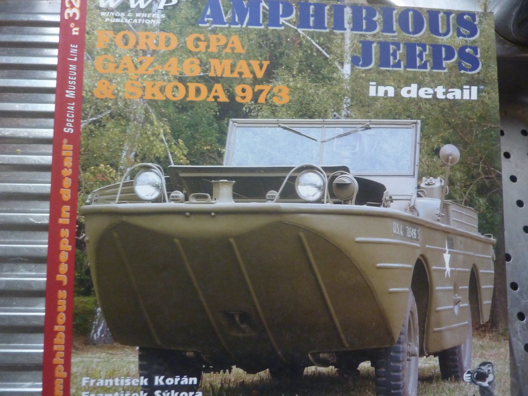 Livres: AMPHIBIOUS/JEEPS – Neuf avec emballage d'origine à Balsthal par bouteliee