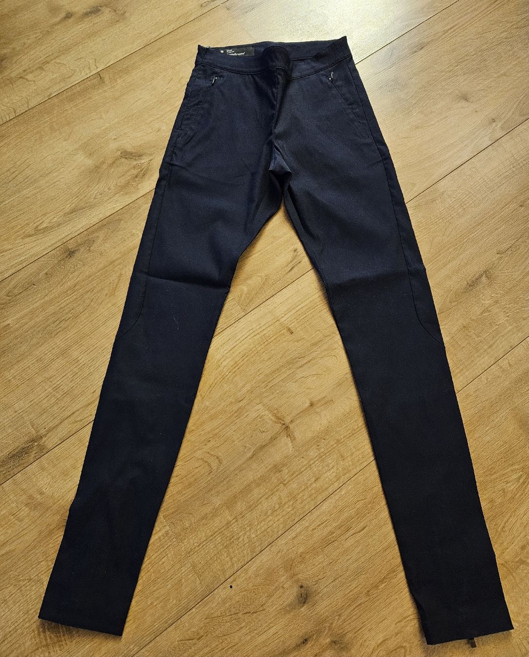 Peak Performance Pantaloni: Peak Performance Damen Hose Gr. 26/32, dunkelblau – Nuovo (secondo la descrizione) da Rhäzüns venduto da inf_rcj7 1