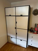 Grosser Schrank / Kasten Weiss-Schwarz  200 × 120 × 55 cm