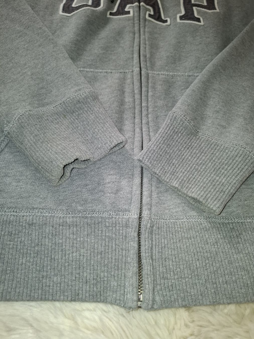 Gap Vestes: GAP hoodie zippé logo gris taille S – D'occasion à Le Locle par sAm_2112 2