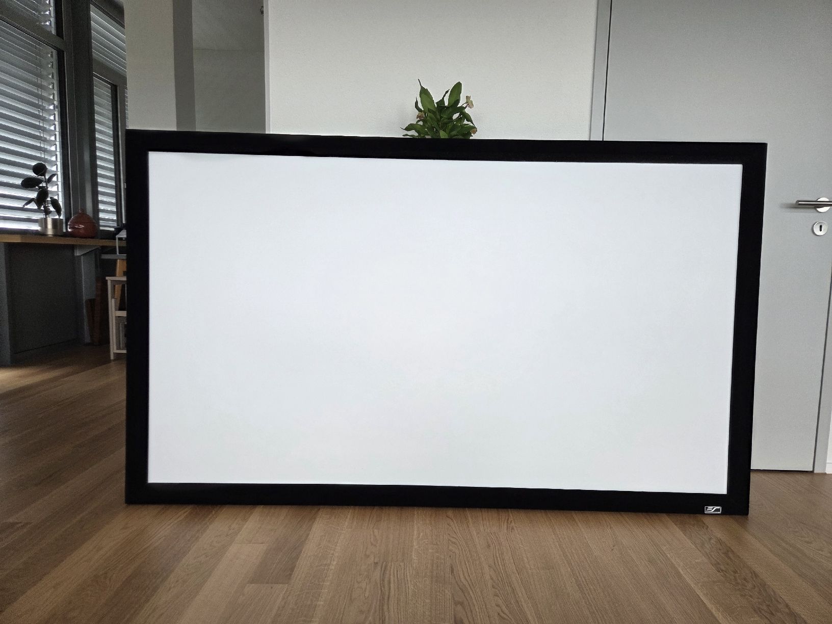 Home Cinema: Elite Screens 85 Zoll Leinwand – Usato da Bern venduto da Scope1