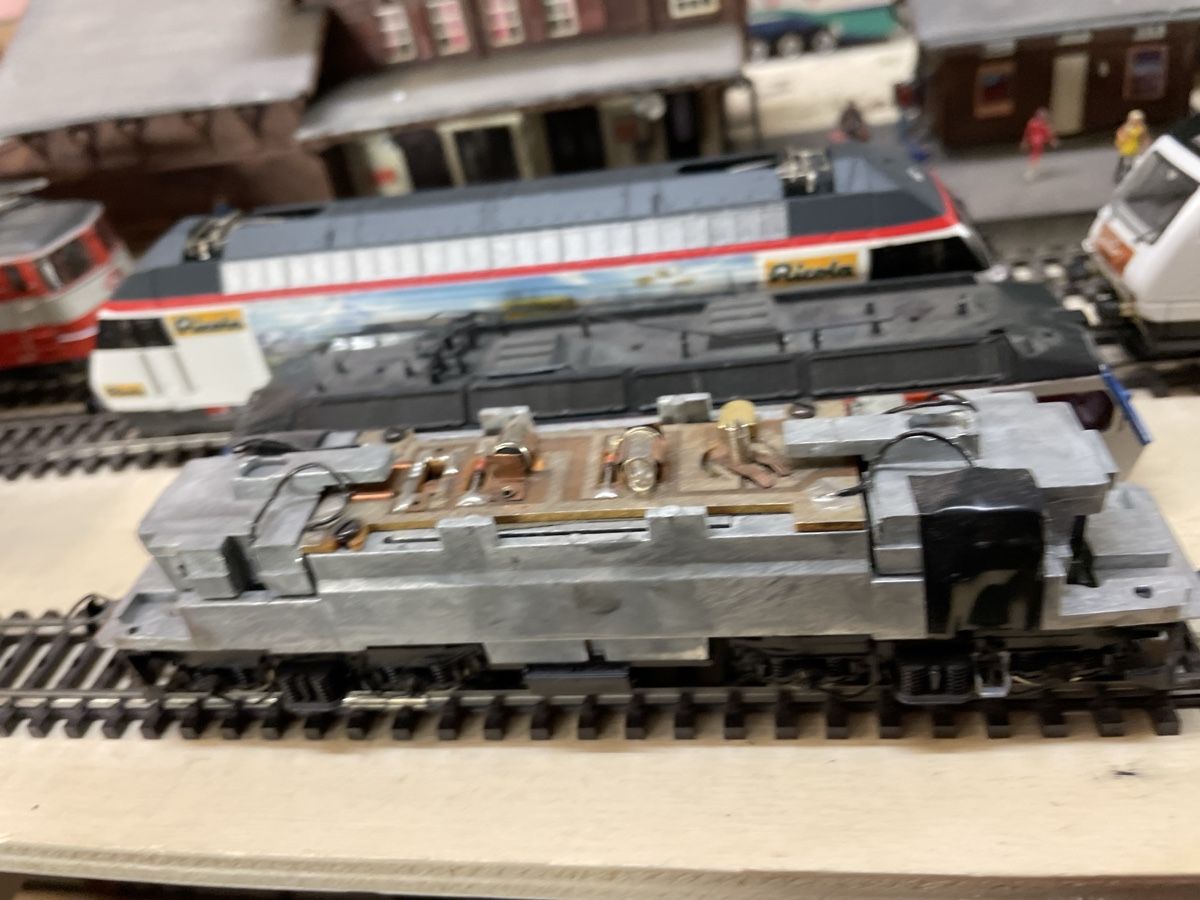Roco Modellini di ferrovie: Roco Re 4/4 Modellbahnersatzteil defekt – Usato da Gossau SG venduto da Krokodil344 3