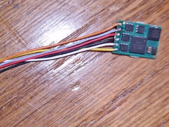 Modellini di ferrovie: DH PD10MU-3 - DCC Lok Decoder PD10MU mit Kabel- Spur N - NEU – Nuovo (secondo la descrizione) da Unterengstringen venduto da b.kaiser81 1
