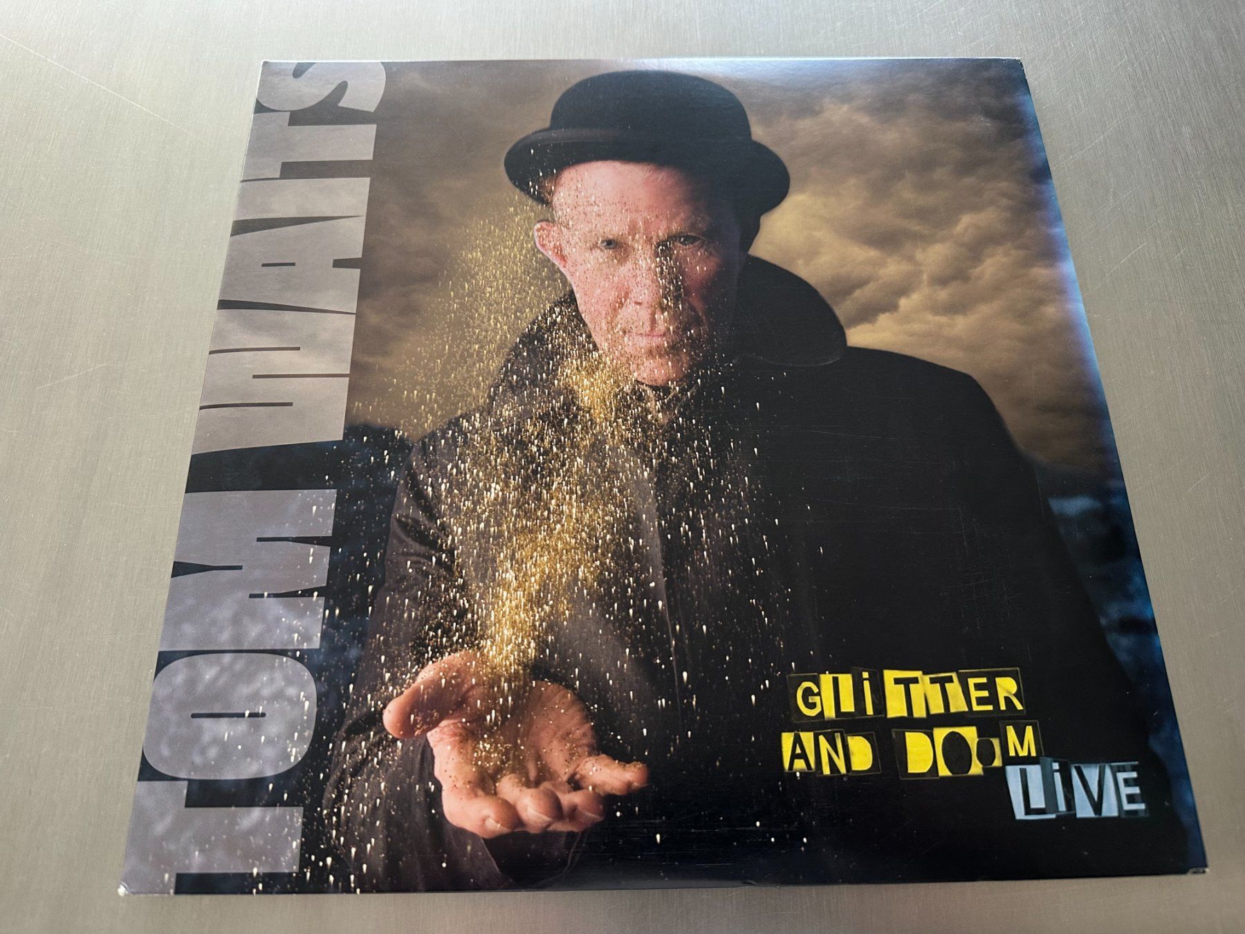 Dischi in vinile: TOM WAITS 2LPS GLITTER & DOOM LIVE – Nuovo (secondo la descrizione) da Sion venduto da jaipur1401