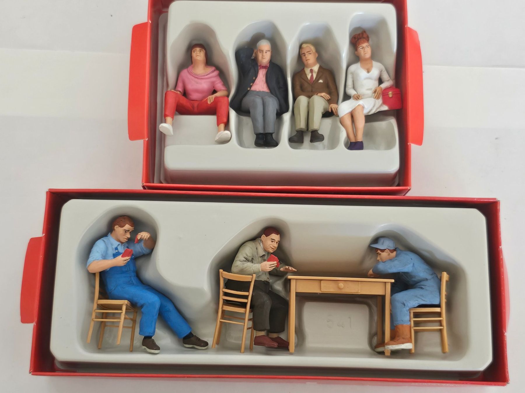 Preiser Modelleisenbahnen: 7  Preiser Miniatur Figuren – Neu und originalverpackt aus Hunzenschwil von swissladyshop