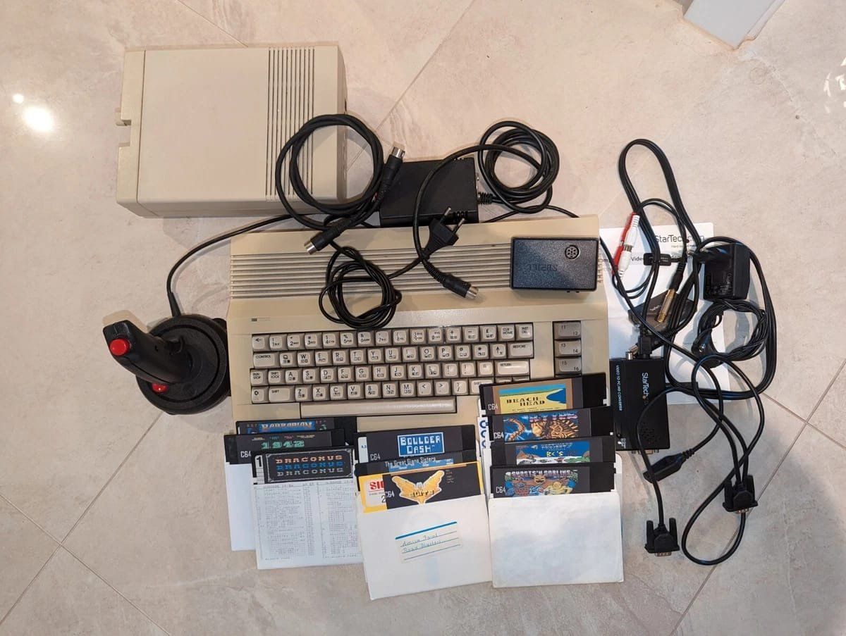 Commodore PCs: Commodore 64 (C64E Shortboard), Komplett Set – D'occasion à Zürich par Elena_N