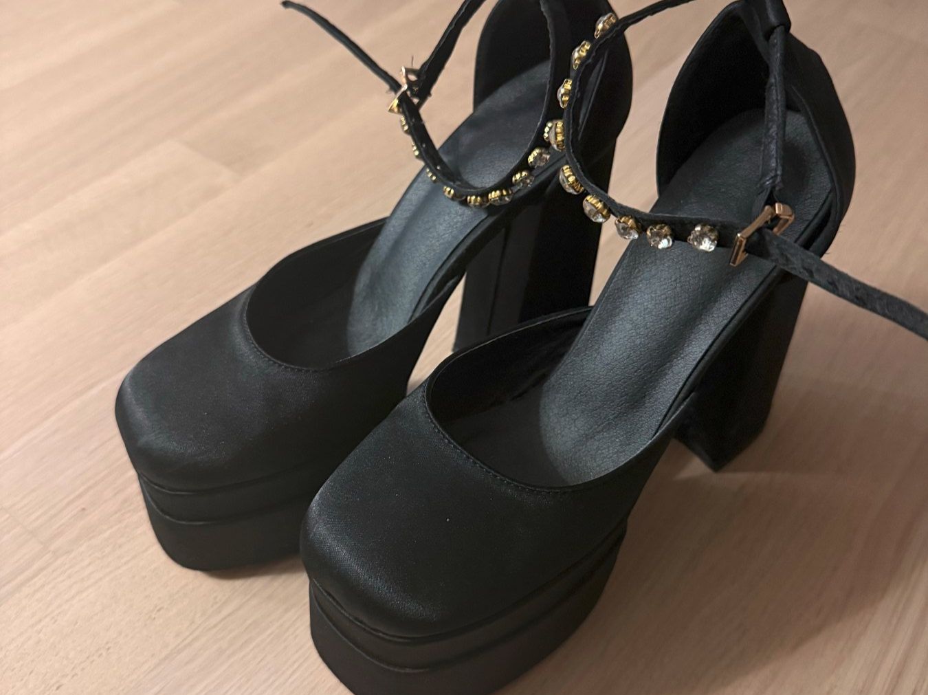Scarpe da donna: Medusa Aevitas Dupe Platforms - EU 39 – Nuovo (secondo la descrizione) da Chavannes-Renens venduto da anastasiawebp 1