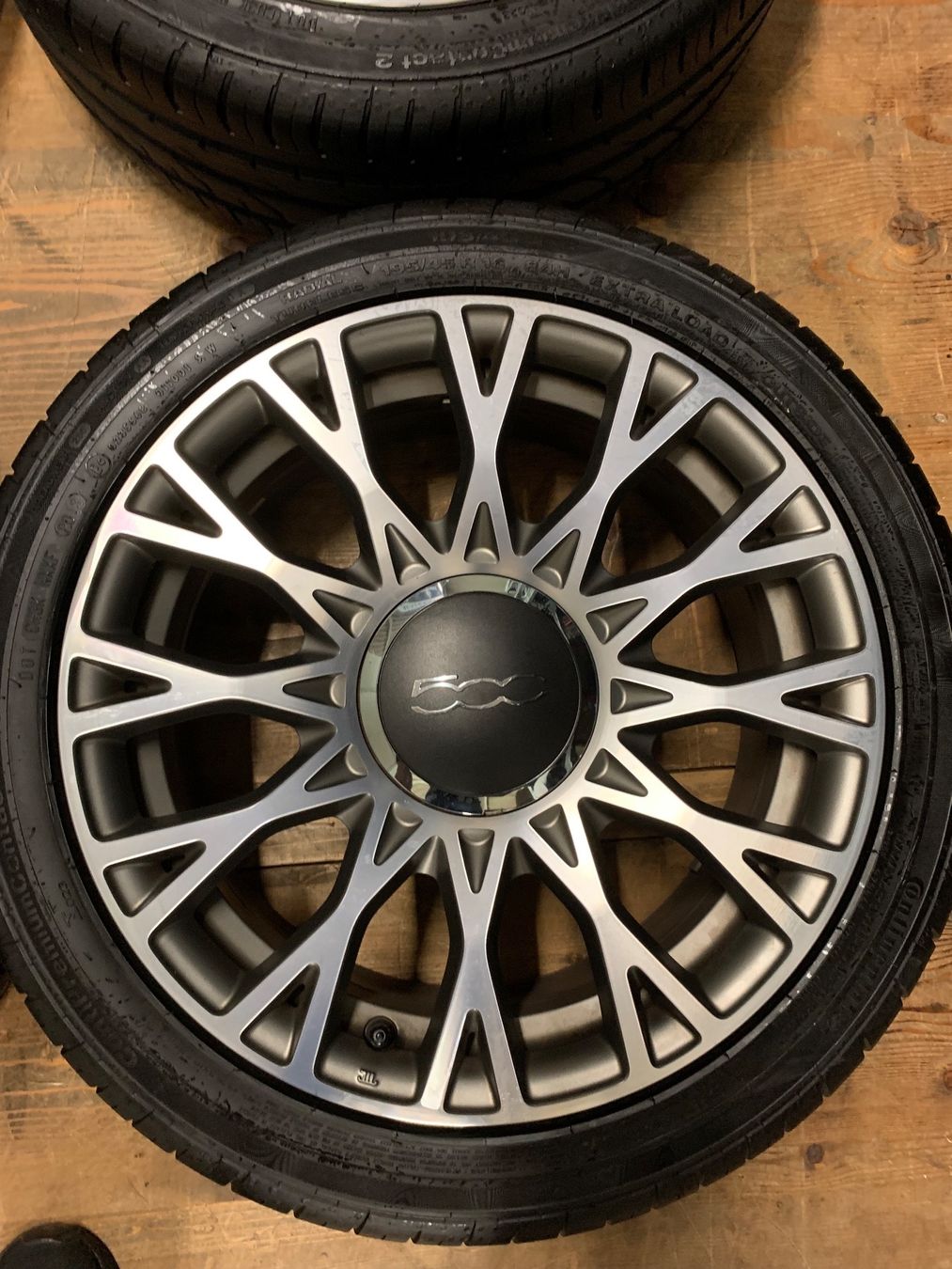 Fiat Pneus & Kompletträder: Fiat 500 Alufelgen 16” – Gebraucht aus Wollerau von  3