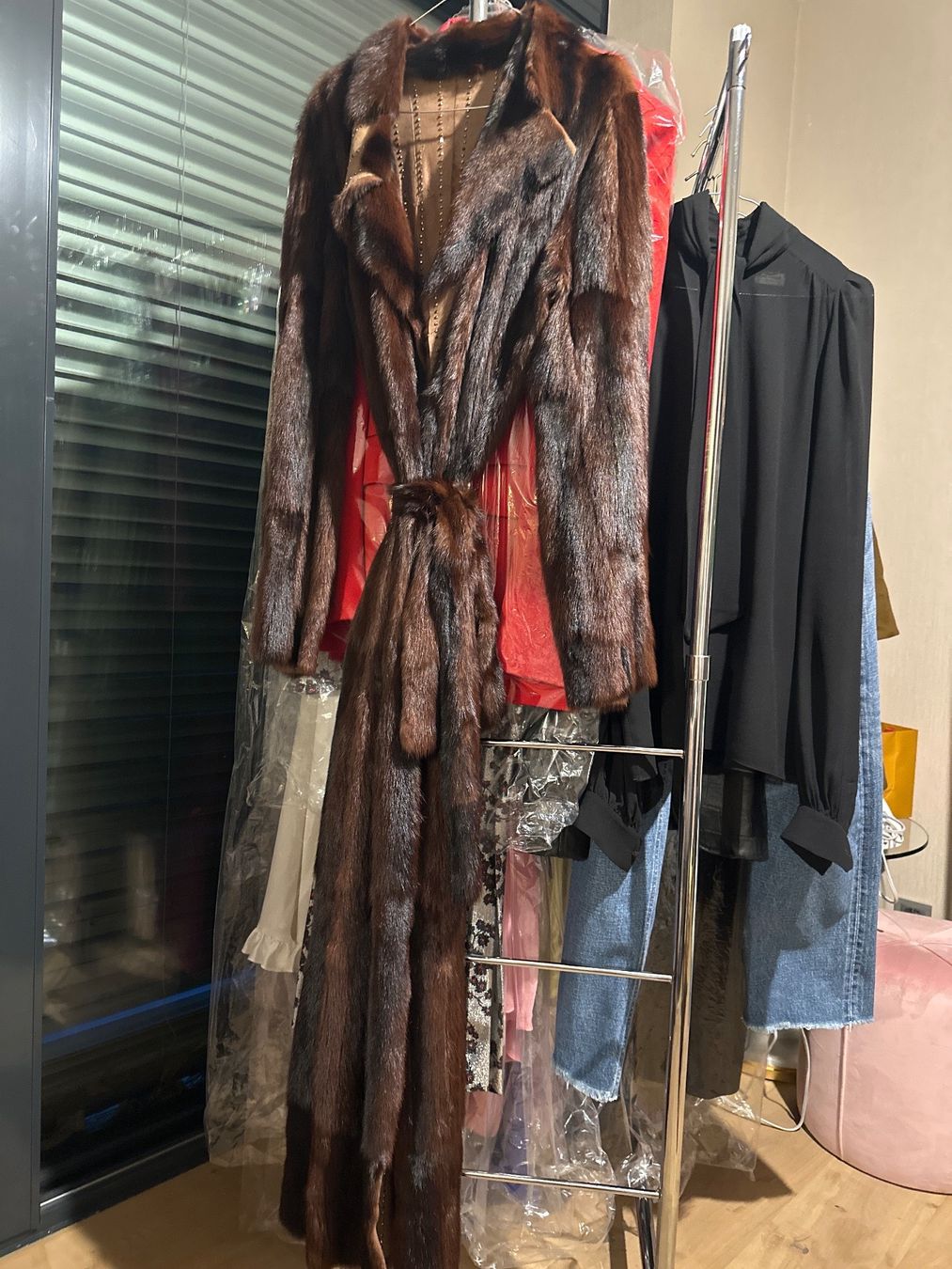 Dolce & Gabbana Mäntel: Dolce & Gabbana vintage mink double side shearling long coat – Neu (gemäss Beschreibung) aus Genève von val_rp9x