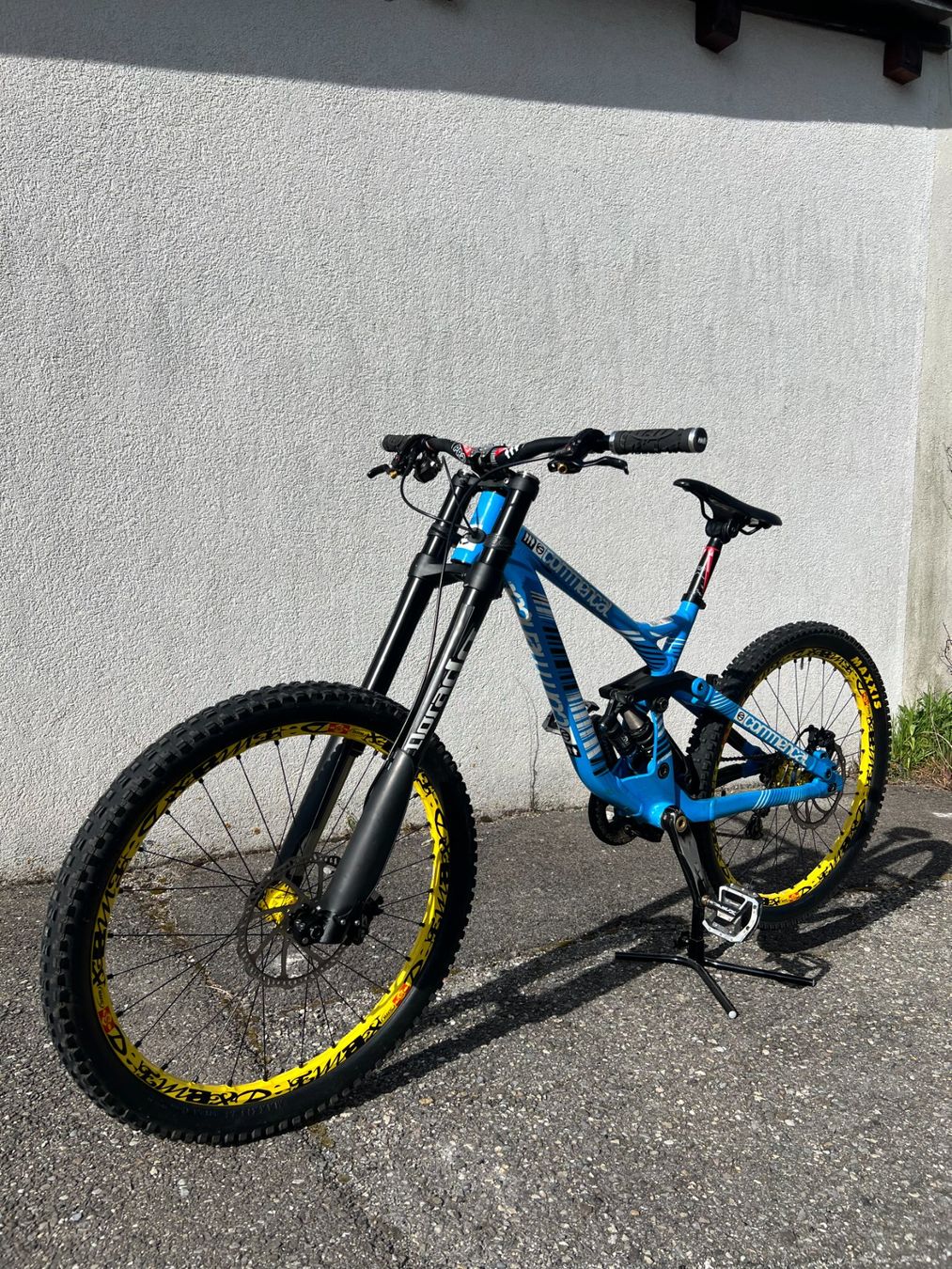 Biciclette: DH Commencal V3 Atherton – Usato da Mont-sur-Lausanne venduto da wil_l9hv