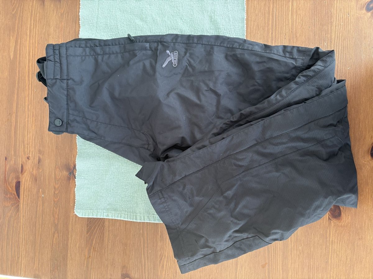 Pantaloni: Schwarze Skihose mit Träger – Usato da Grosshöchstetten venduto da Swansea_93