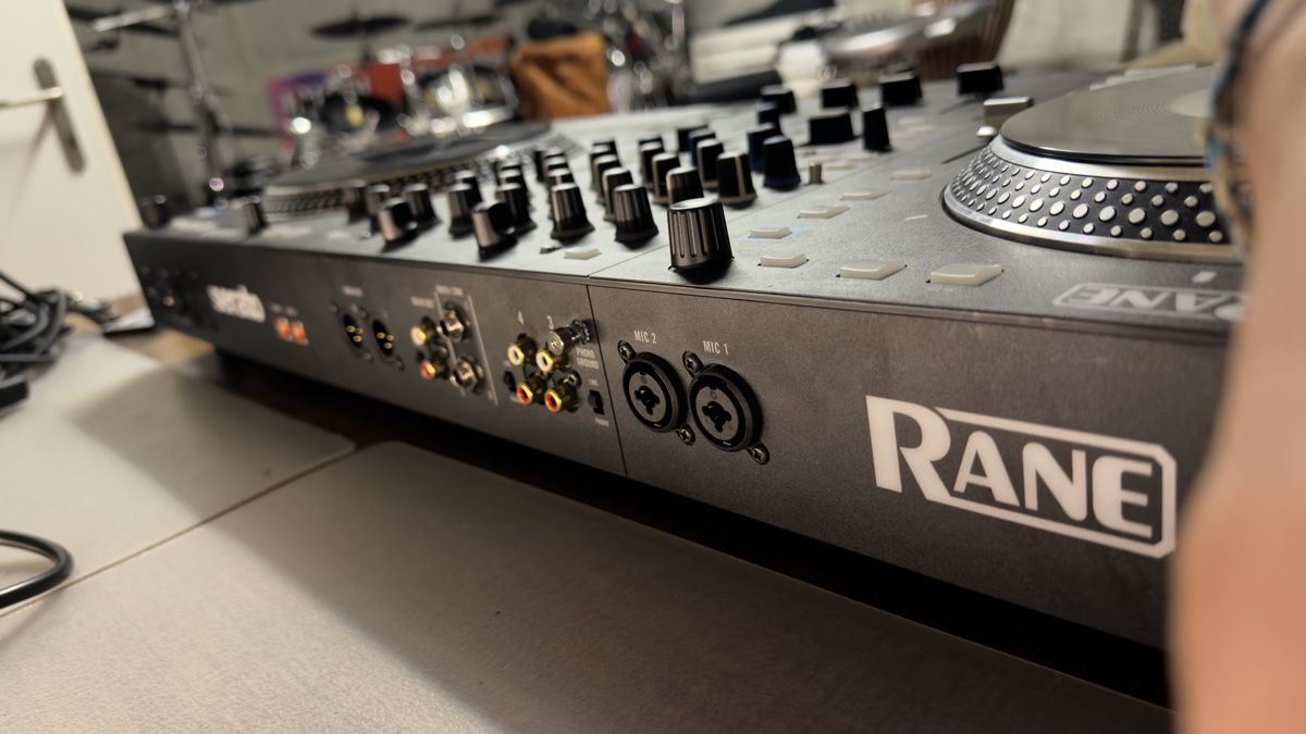 Rane Console di mixaggio: RANE Performer Mischpult Serato integriert – Nuovo (secondo la descrizione) da Sarmenstorf venduto da lyo_9hqh 1