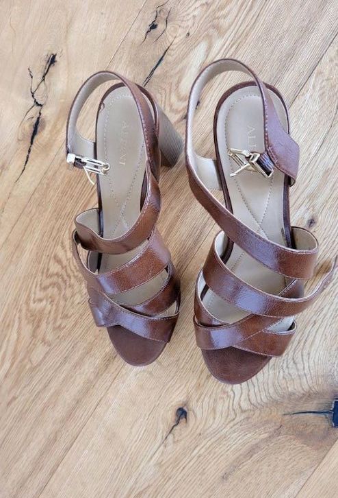 Damenschuhe: Sandalo marrone – Gebraucht aus Baar von fla_v78d 1