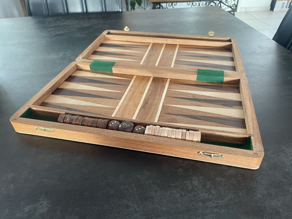 Manopoulos Jeu De Backgammon En Bois D’olive – Fabriqué Main En Grèce, 30 Pions, Coffret 19″ – Pièce D’art Unique !