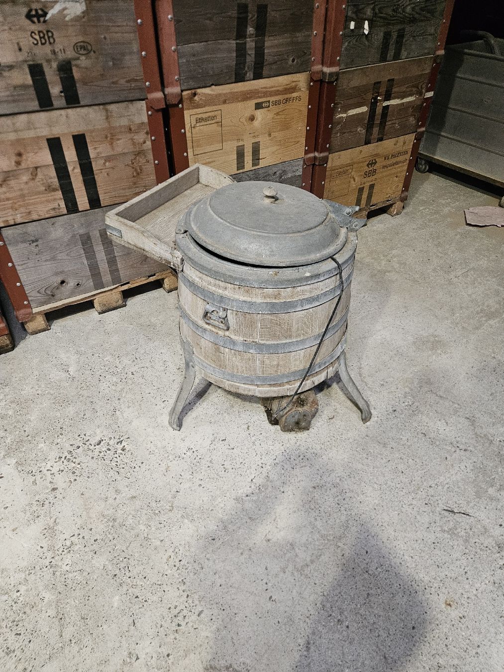 Waschmaschinen: Alte Waschmaschine Holzbottich  – Gebraucht aus Wald ZH von Walder8636 1