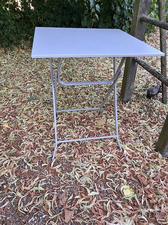Tische: Klappbare Gartentischli – Gebraucht aus Uettligen von Wayan0