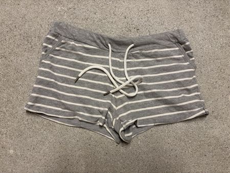 Damen Shorts grau gestreift mit Kordelzug