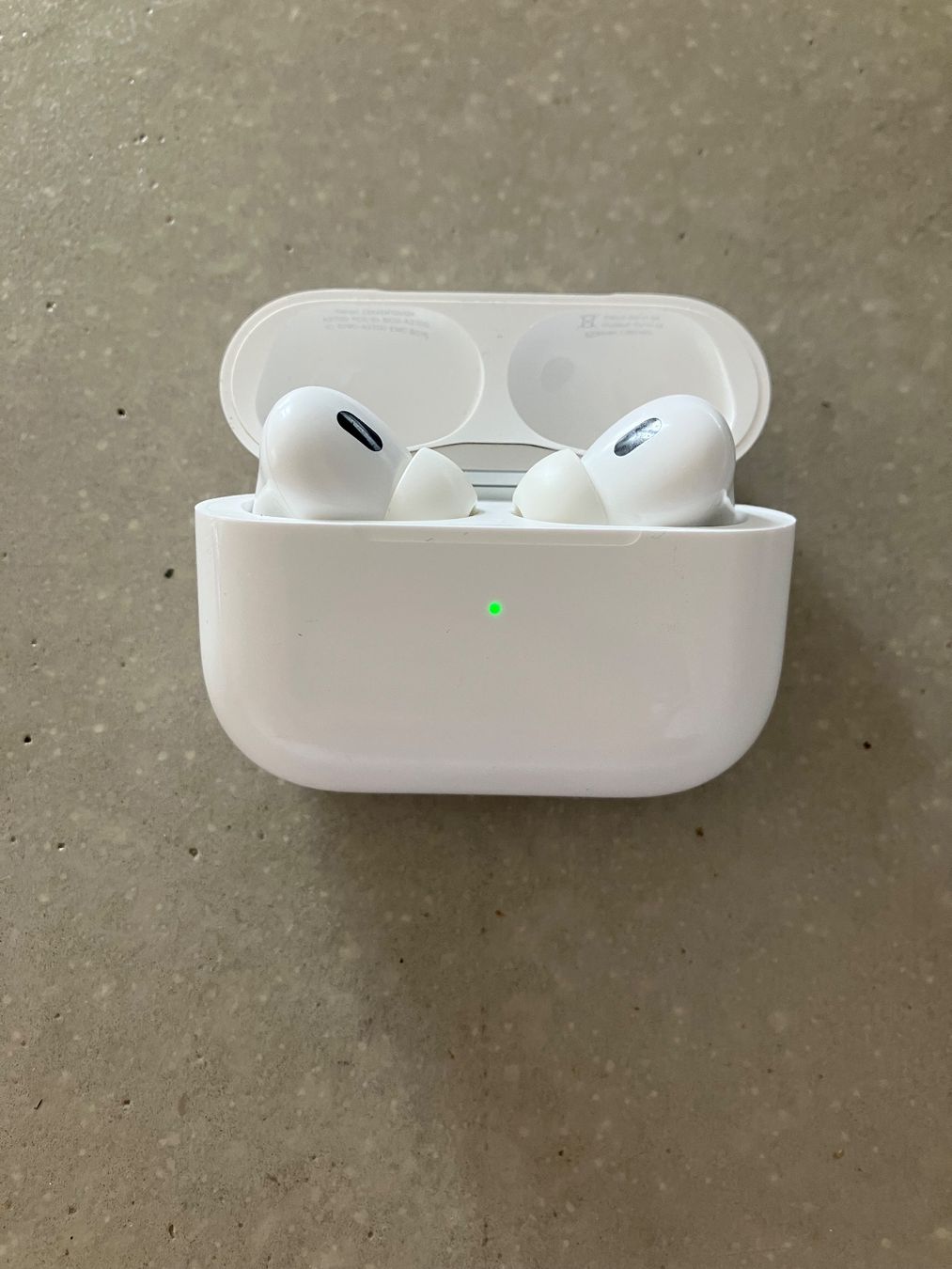 Apple Cuffie: APPLE Air Pods Pro 2 – Usato da Lausanne venduto da mr.v