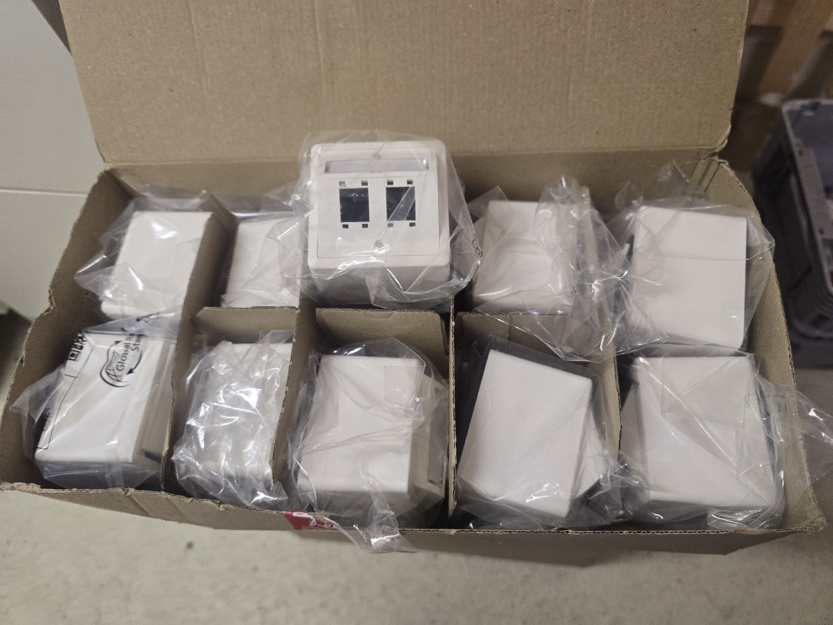 Feller Fiches d'alim.:  RJ45 Netzwerk Dose neu – Neuf avec emballage d'origine à Cham par NeraHandel 1