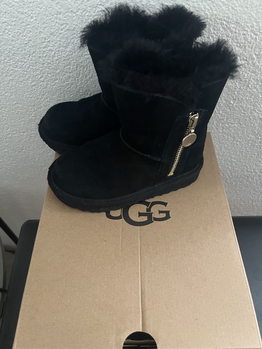 Ugg Schuhe für Jungen: UGGs Boots for Winter, Size 10 – Neu (gemäss Beschreibung) aus Bolligen von Mariola001