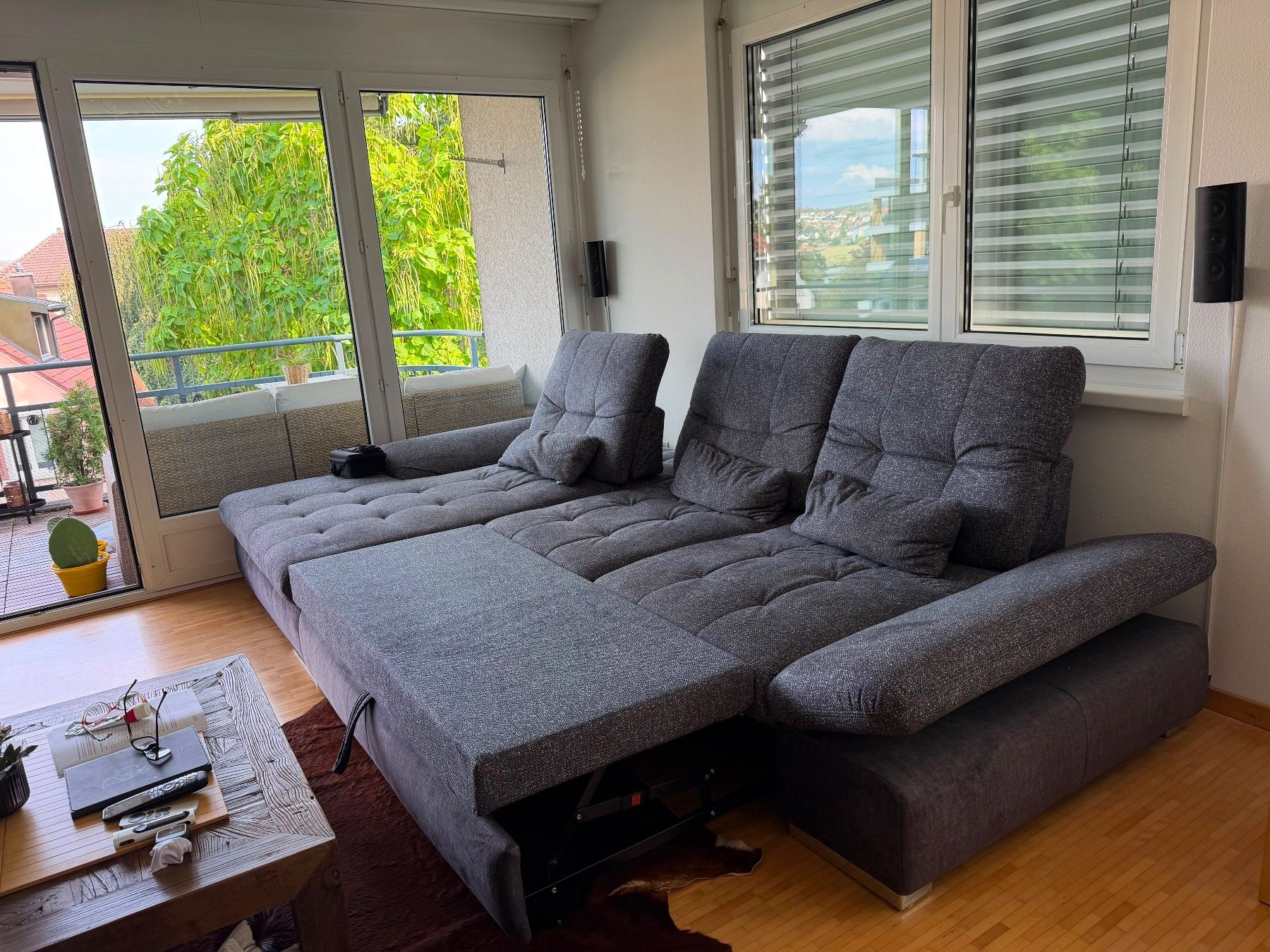 Mömax Sofas: Graphitfarben/grau Flachgewebe Graphitfarben, Grau mit Bett – D'occasion à Dübendorf par rogcol 1