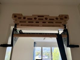 CLEVO DOOR: Türaufhängung mit Hangboard, Klimmzugstange