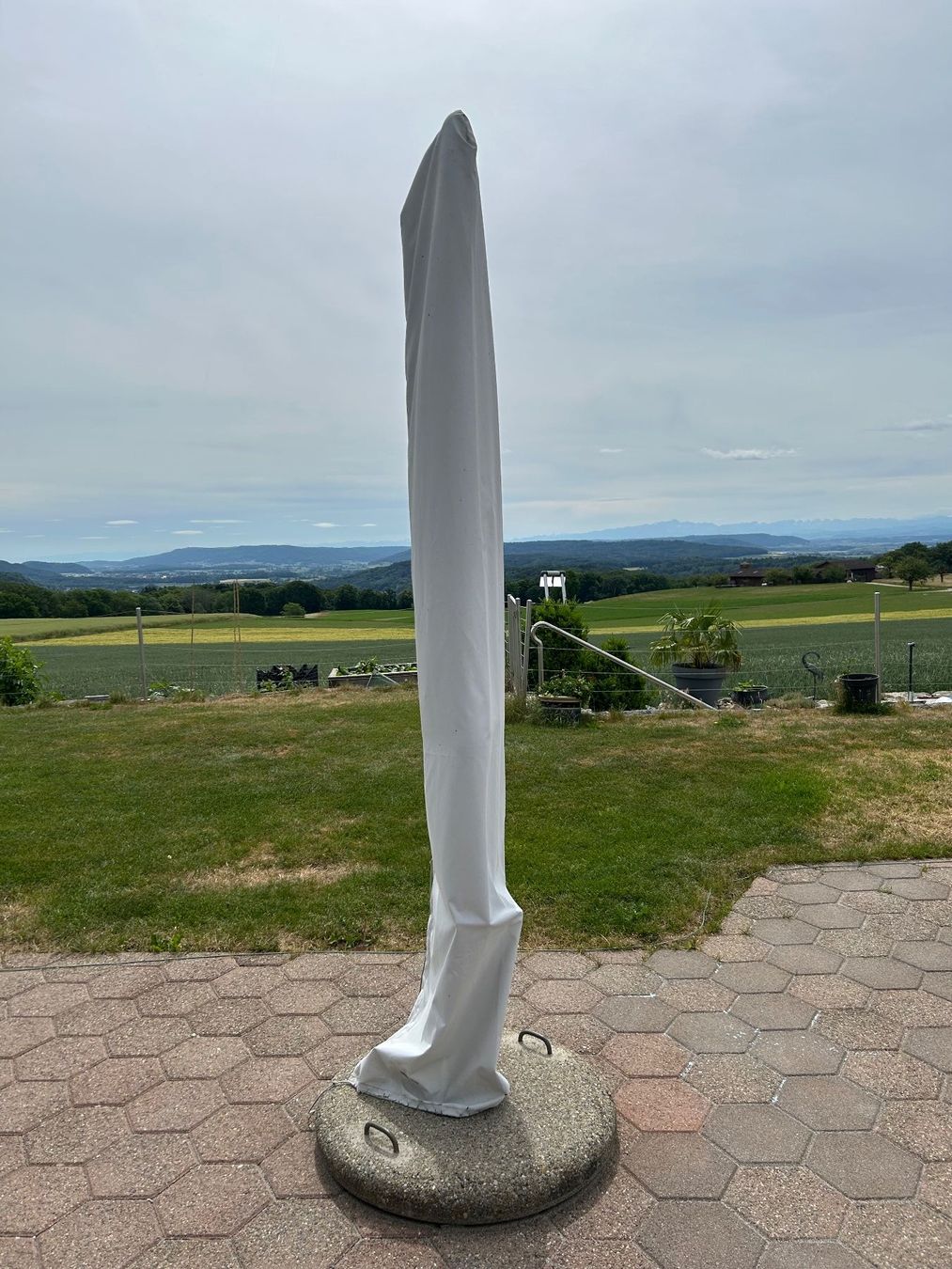 Glatz Ombrelloni: Sonnenschirm mit Sockel (Glatz) – Usato da Lohn venduto da chip01 3