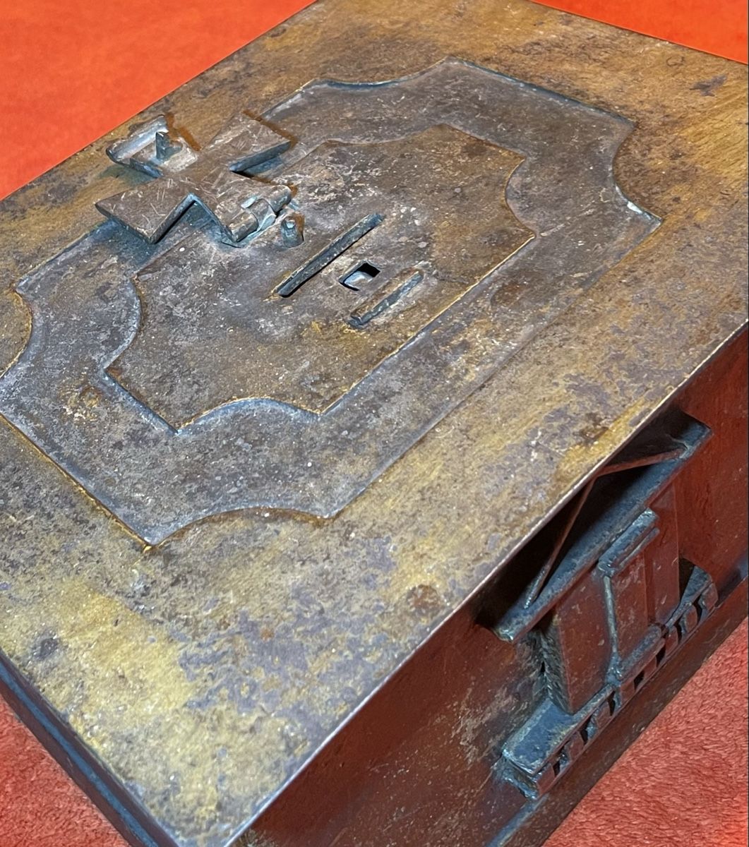 Coffres: Antiker Opferstock  Truhe Trickschloss – D'occasion à Rorschacherberg par farmer61 3