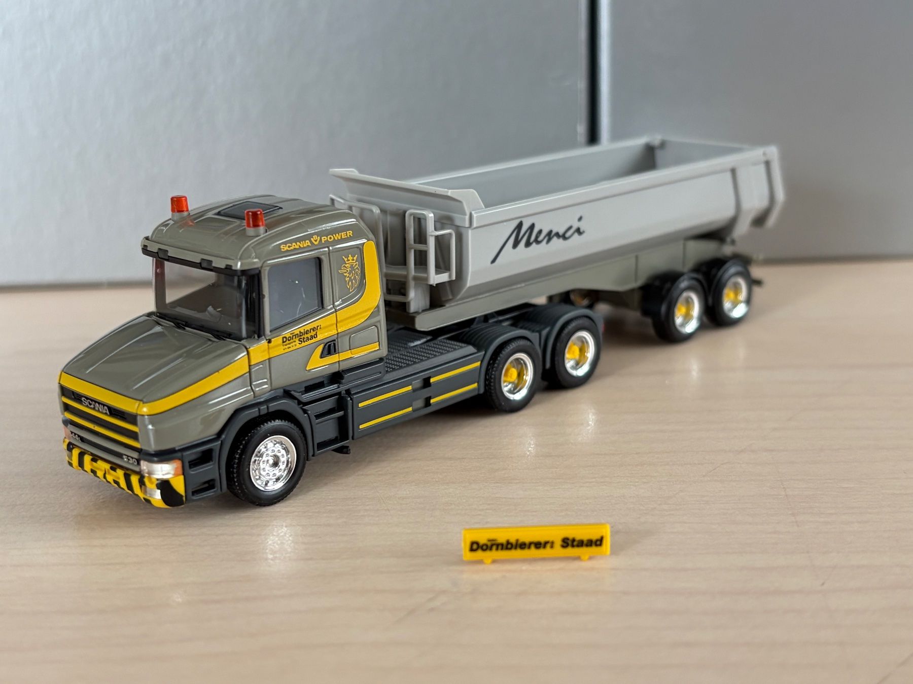 Herpa Modellini d'auto: Scania T Hauber Dornbierer – Nuovo e nell'imballaggio originale da Felben-Wellhausen venduto da Mobil01