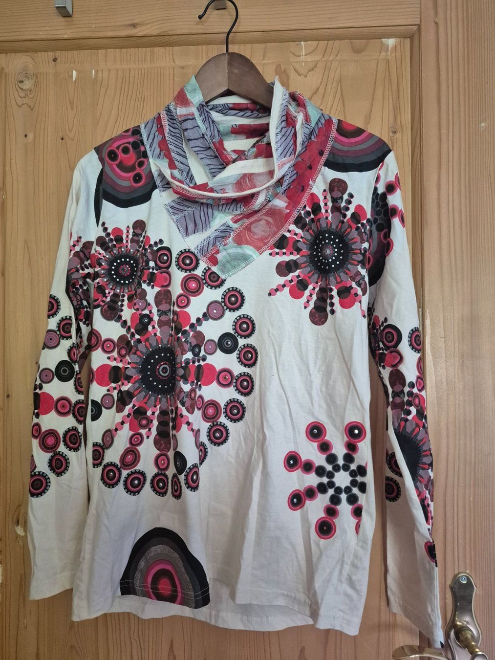 Desigual T-shirt: 2 Shirts von Desigual XL – Usato da Birmenstorf AG venduto da pelasa