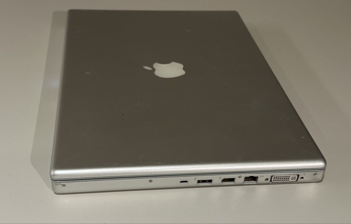 Apple Notebook: MacBook Pro 15” A1151 – Usato da Zürich venduto da pointedarch 4