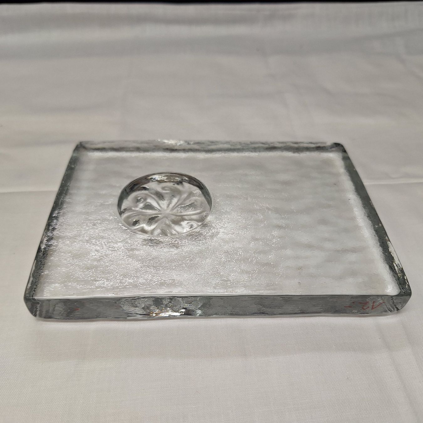 Bicchieri: Butterglas, Glasblock mit Muster, oder Briefbeschwerer – Usato da Winterthur venduto da Goldpipau