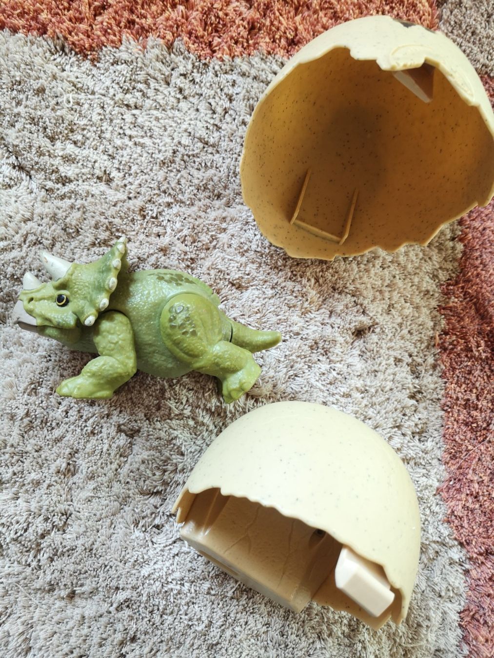 Spielzeuge: Jurassic World Baby-Dino mit Ei – Gebraucht aus Vordemwald von Esel04 2