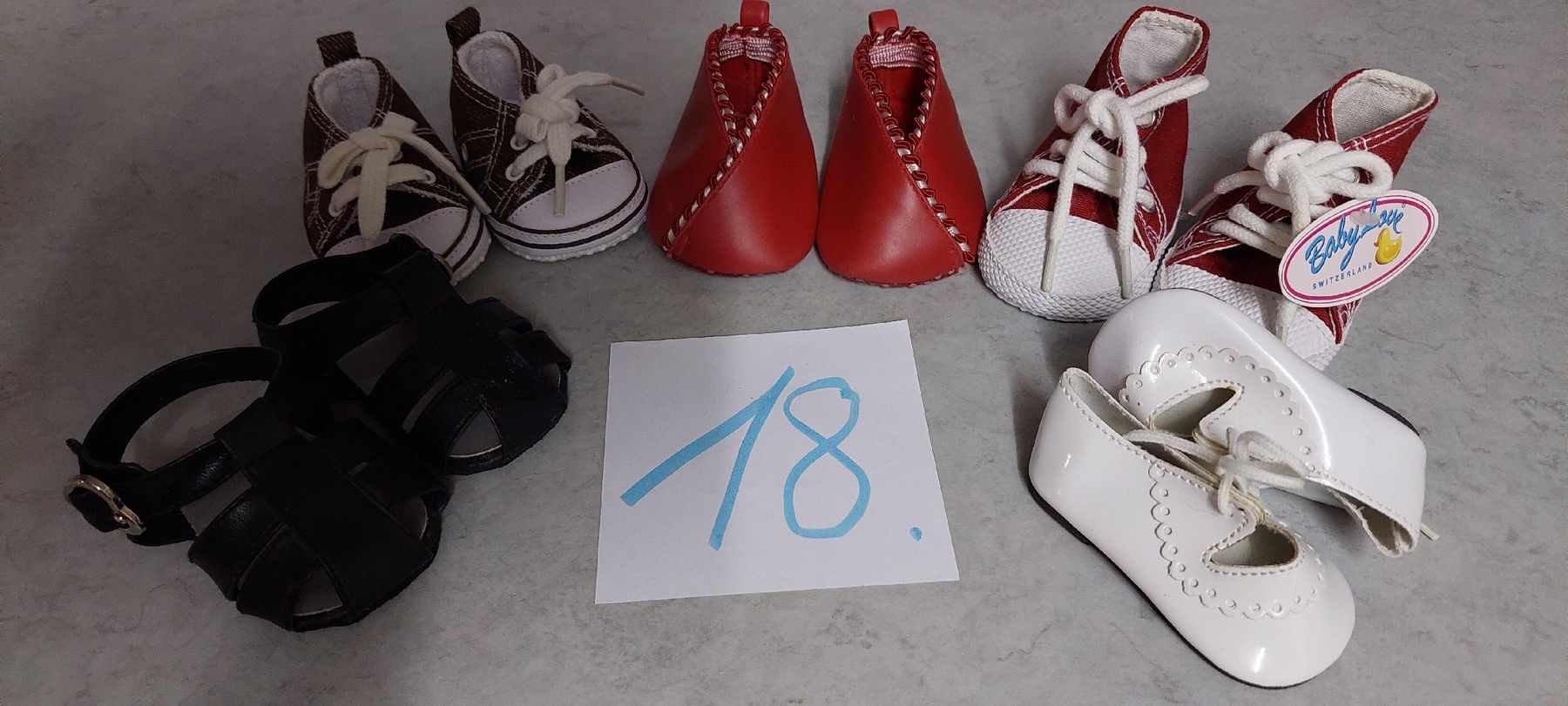 Bambole: 5 Paar Puppenschuhe  – Usato da Muri AG venduto da nindo1