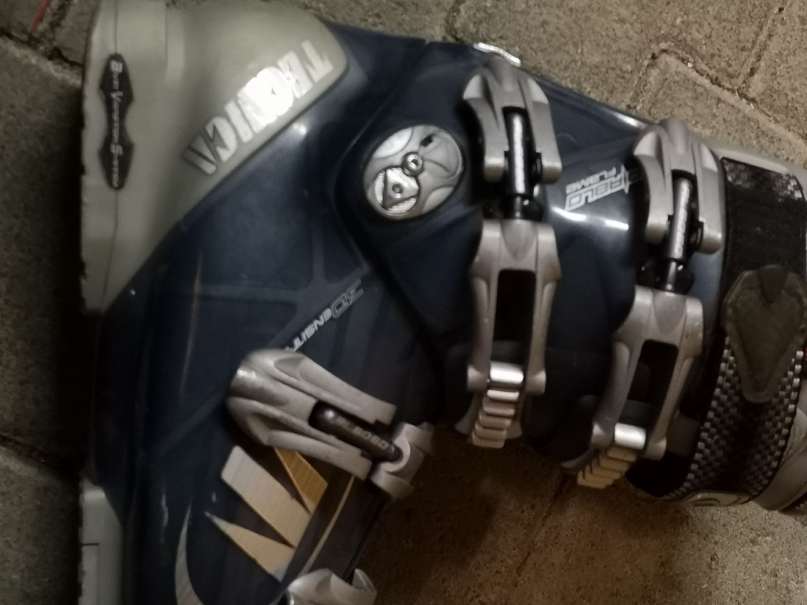 Tecnica Damenschuhe: Skischuhe hotfoam – Gebraucht aus Uetikon am See von James81p 1