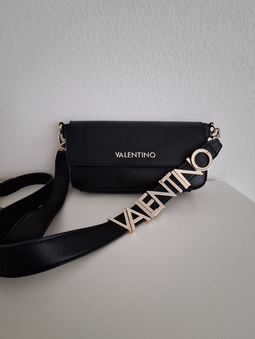 Valentino Taschen für Damen: Valentino Tasche – Gebraucht aus Mumpf von SwissDi