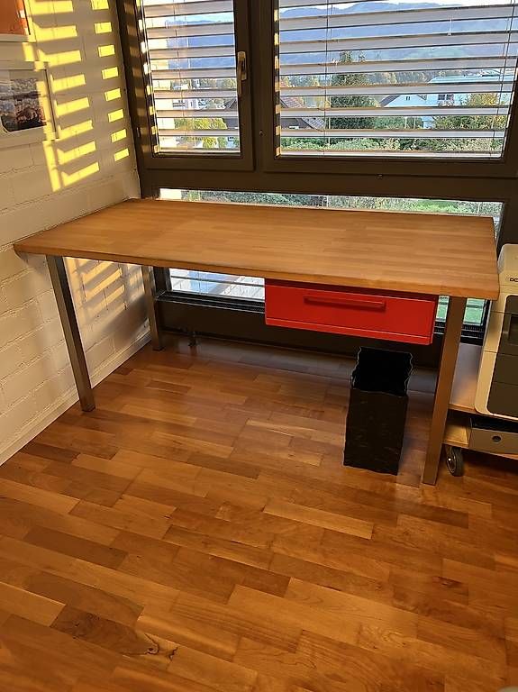 Bureaux: Schreibtisch – D'occasion à Jona par tingelingling