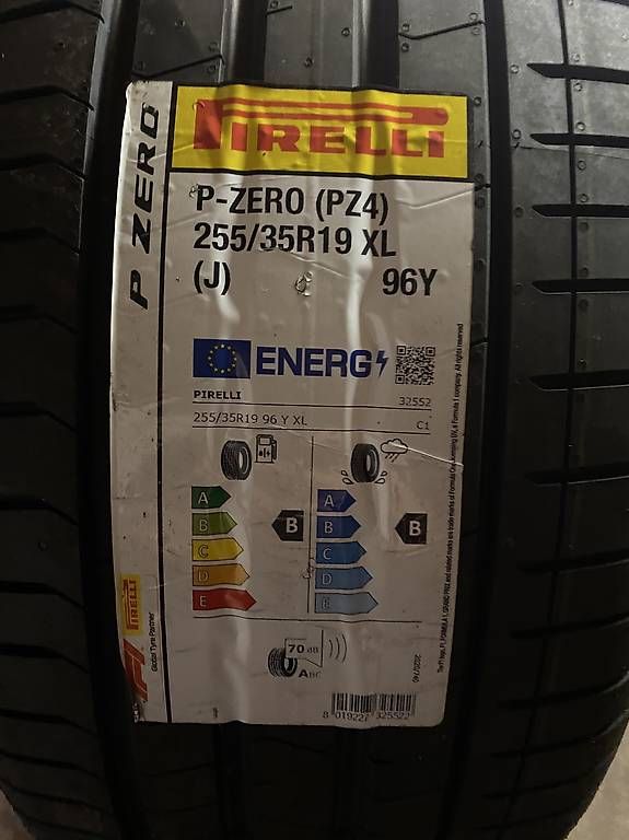 Pneus & Roues: Sommerreifen Pirelli P Zero – D'occasion à Kleinandelfingen par Alexi-bexi-21 1