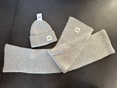 UGG Schal & Mütze Set chunky Rip "neuwertig" nie getragen