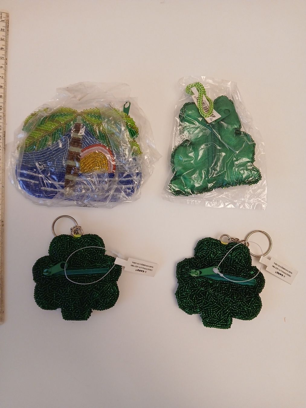 Schlüsselanhänger & - bänder: 4 Beaded Keychains and Coin Purses, New – Neu und originalverpackt aus Dübendorf von LoRi-2026 2