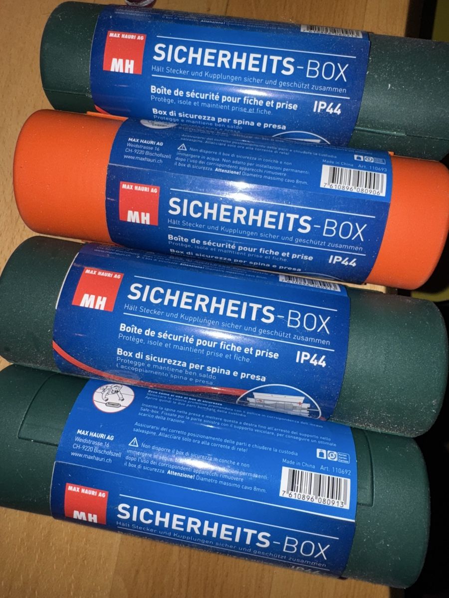 Unità & Adattatore: Sicherheitsbox Max Hauri , Steckerbox, 4 Stk, neuwertig – Nuovo e nell'imballaggio originale da Schwellbrunn venduto da Magdalena888