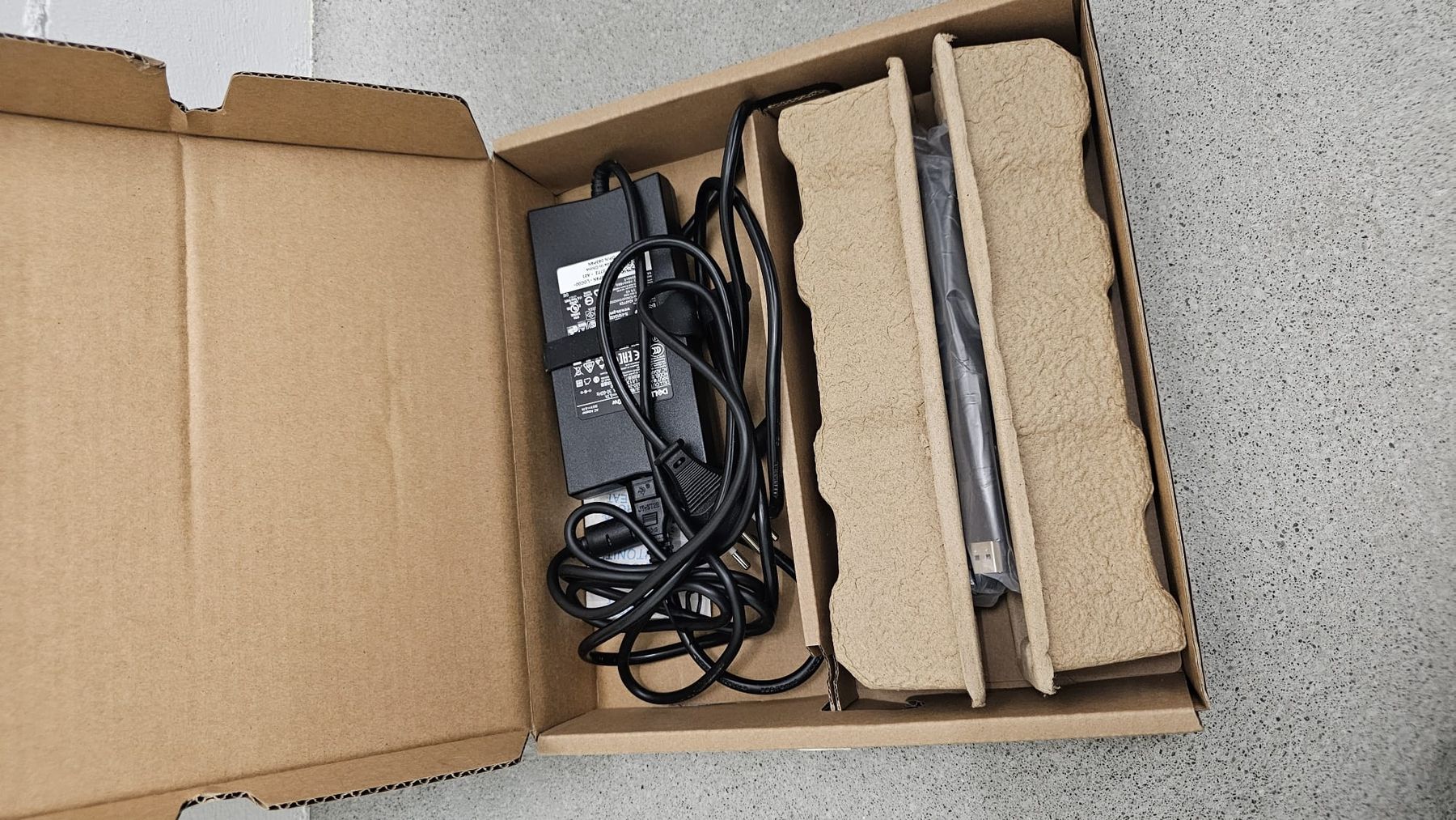 Dell Dockingstation: Dell Docking Station D6000 Neuwertig! – Neu und originalverpackt aus Kerzers von Blackandyellow123 1