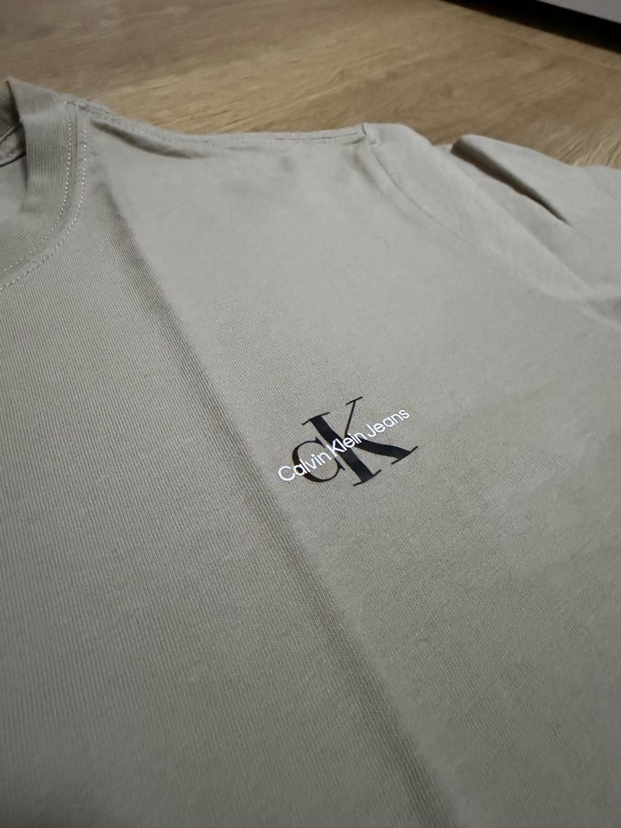 Calvin Klein T-shirts: Maglia Grigia CK – D'occasion à Bodio TI par bau_62fr 1