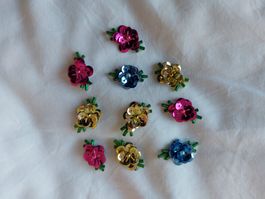 Lot de 10 petites fleurs en paillettes à broder NEUVES