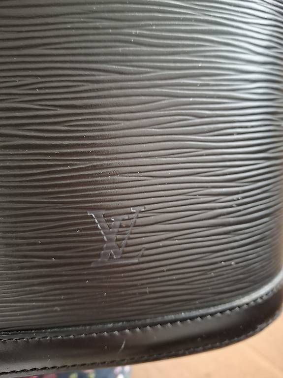 Sacs femmes: Louis Vuitton Lussac Handbag Epi Leather – D'occasion à Untersiggenthal par Sjkaoru 3