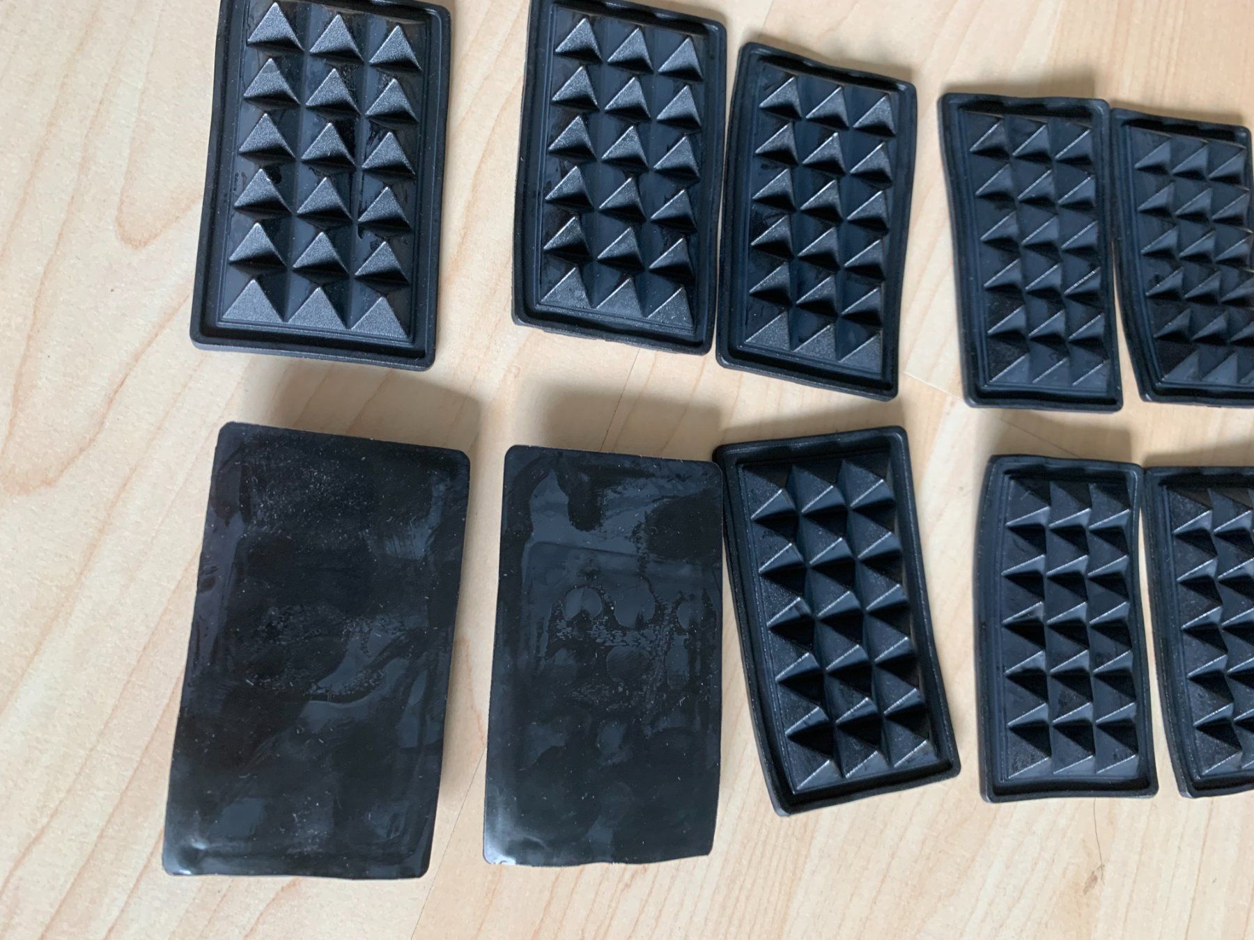 Tissus: Restposten 100 Plastikteile / Stopper / Taschenboden – Neuf (Voir description) à Worb par farben20zauber 2