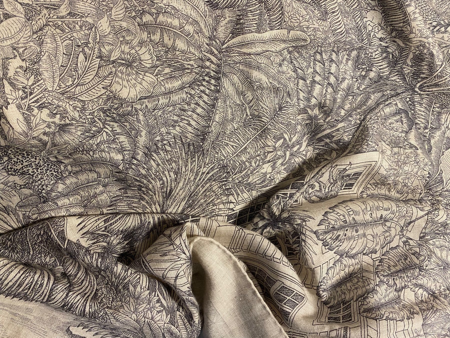 Hermès Foulard & Sciarpe: Hermes Faubourg Tropical shawl – Usato da Grosshöchstetten venduto da din_9xn8 6