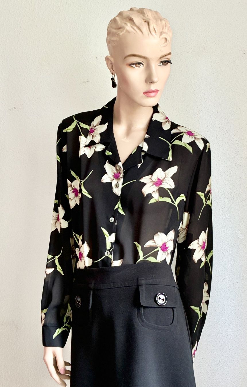 Blusen: Bluse mit Blumenprint mit schwarzem Jupe – Gebraucht aus Kloten von Nephty 8