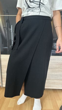 Jupe en laine portefeuille Lamberto Losani noir taille 40