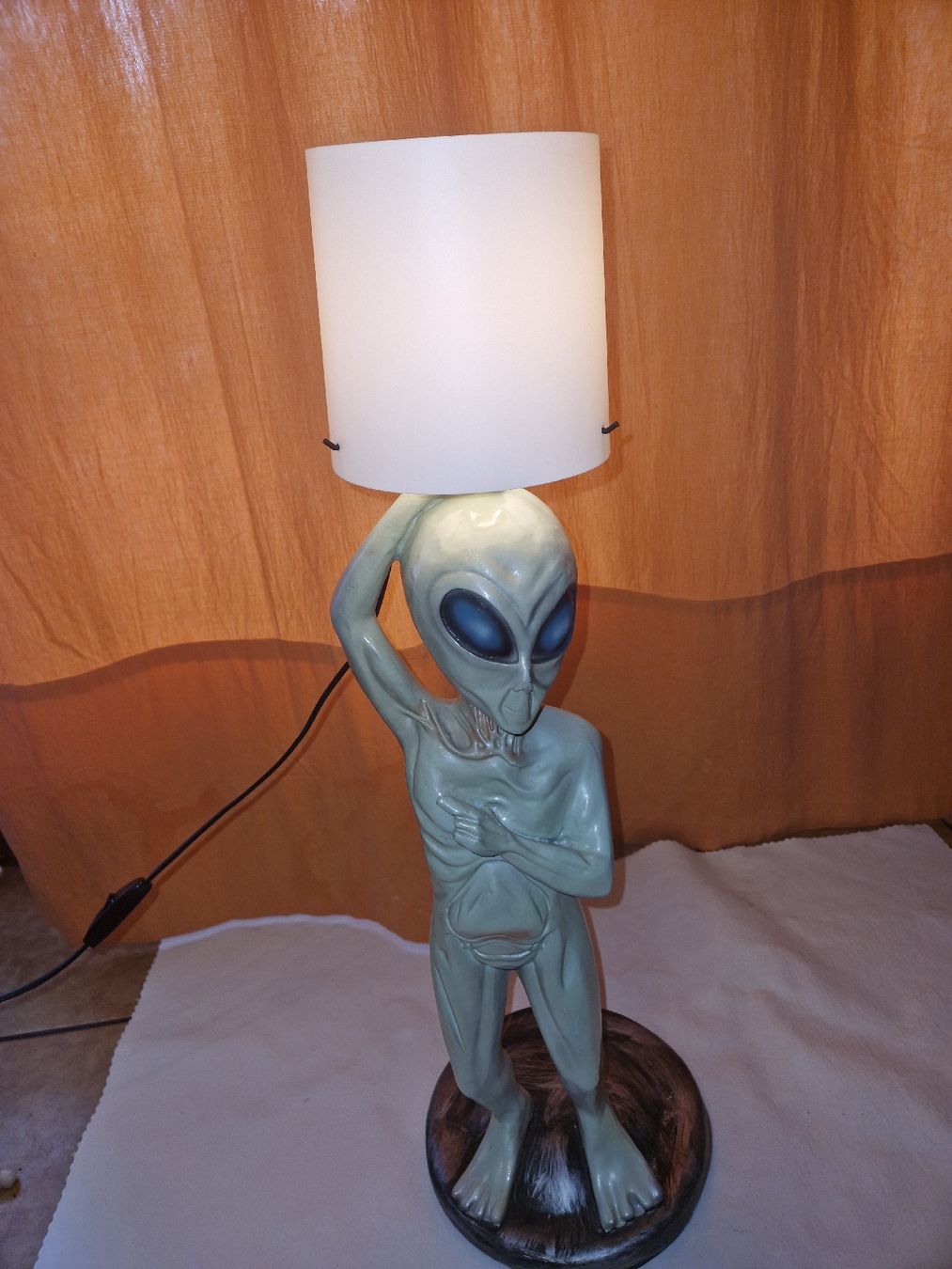 Lampade: Lampe Alien Figur Lampe Stehlampe Unikat – Usato da Willisau venduto da mar_j55v 1